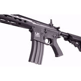 Metralleta Eléctrica Umarex AER16  balines postas calibre 4.5 mm .177 semiautomatica y automatica negra vista izquierda cargador acercamiento